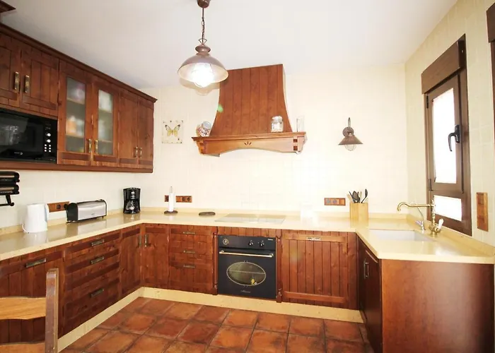 Con Piscina Cerca De La Playa, Puntalara Villa *